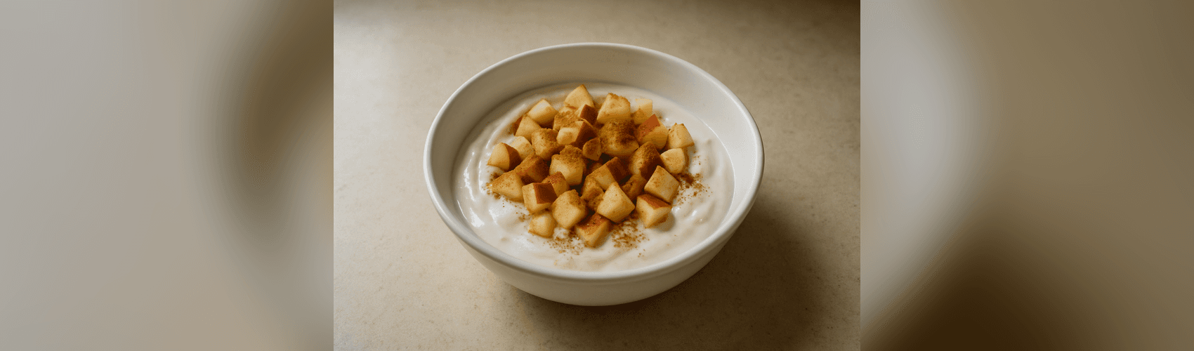 Скир bowl с ябълка и канела